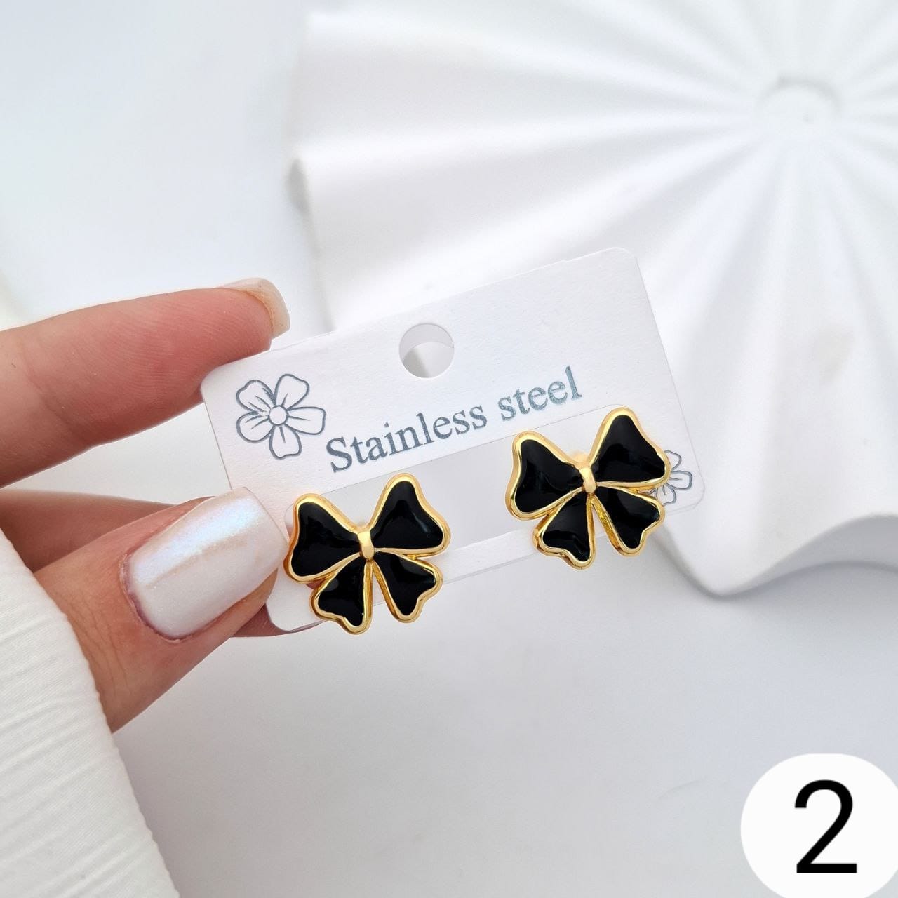Stainless steel bow ear stud π